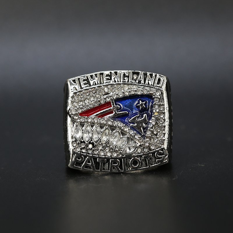 Tom Brady flashes some serious bling as Patriots get their Super Bowl LI  rings | Fox News