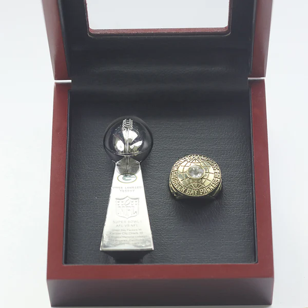Green Bay Packers 1967 NFL championship ring & Vince Lombardi replica trophy Lombardi Trophy championship rings 2