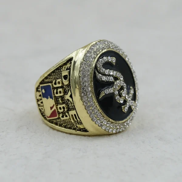 2005 Chicago White Sox MLB championship ring & MLB Commissioner’s Trophy MLB Rings 2005 Chicago White Sox 4