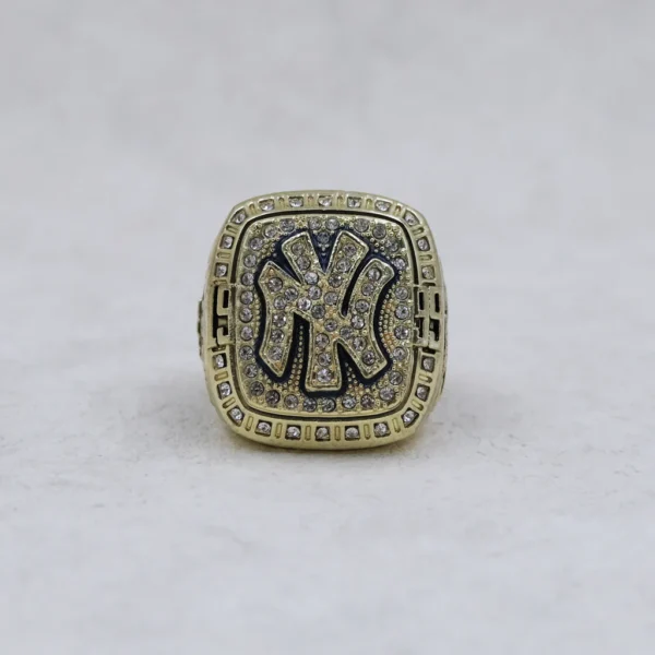 1999 New York Yankees MLB championship ring & MLB Commissioner’s Trophy MLB Rings 1999 New York Yankees 5