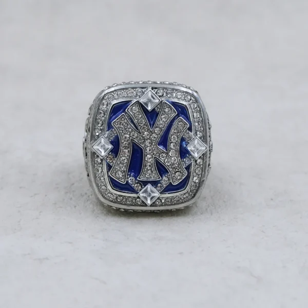 2009 New York Yankees MLB championship ring & MLB Commissioner’s Trophy MLB Rings 2009 New York Yankees 10