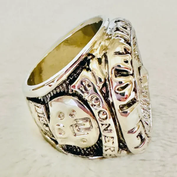 1974 Oklahoma Sooners championship ring – NCAA National champion ring NCAA Rings 1974 Oklahoma Sooners ring 2