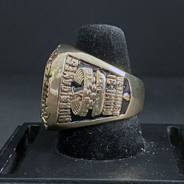 1983 Miami Hurricanes championship ring – NCAA National champion ring NCAA Rings 1983 Miami Hurricanes 4