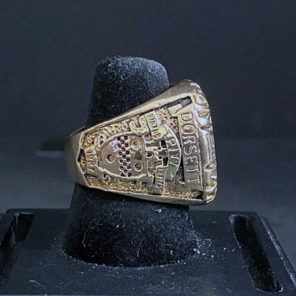 1976 University of Pittsburgh Panthers championship ring – NCAA National champion ring NCAA Rings 1976 Pittsburgh Panthers 2