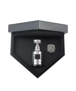 2010 Chicago Blackhawks NHL championship ring & Stanley Cup Trophy NHL Rings 2010 Chicago Blackhawks