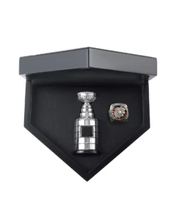 2013 Chicago Blackhawks NHL championship ring & Stanley Cup Trophy NHL Rings 2013 Chicago Blackhawks