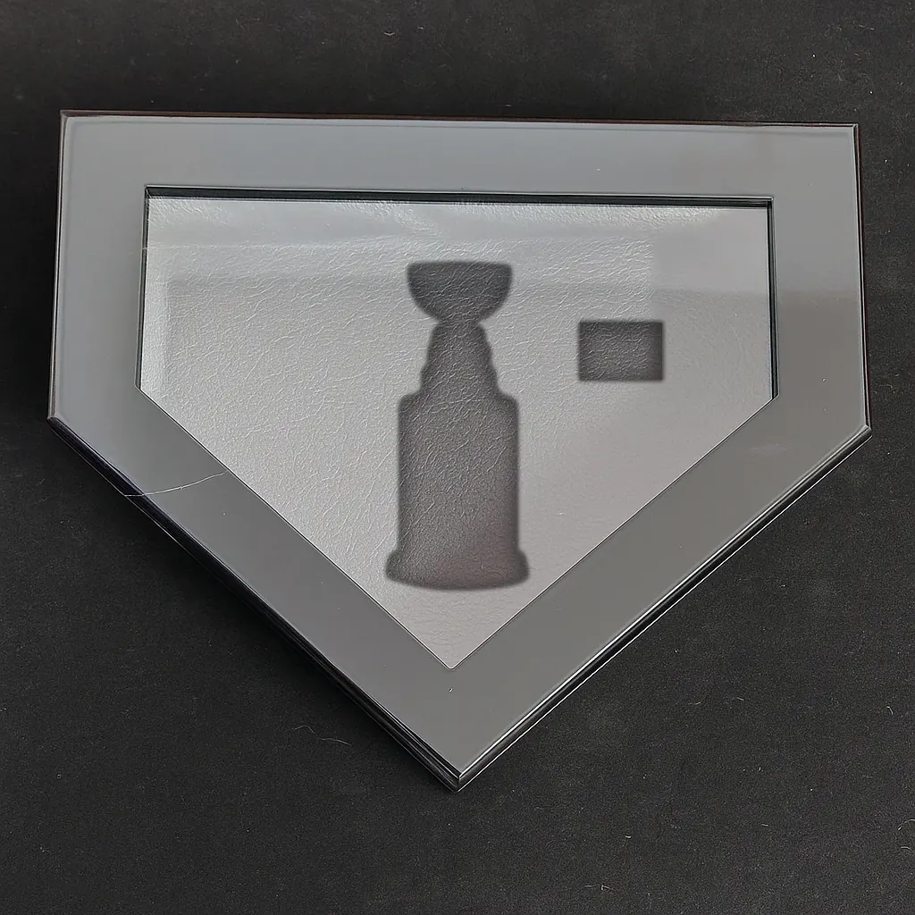 2002 Detroit Red Wings NHL championship ring & Stanley Cup Trophy NHL Rings 2002 Detroit Red Wings 3 2002 Detroit Red Wings NHL championship ring & Stanley Cup Trophy NHL Rings 2002 Detroit Red Wings 3